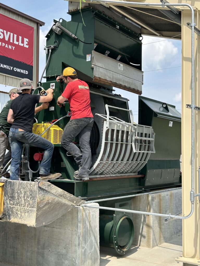 hammer mill open with operators